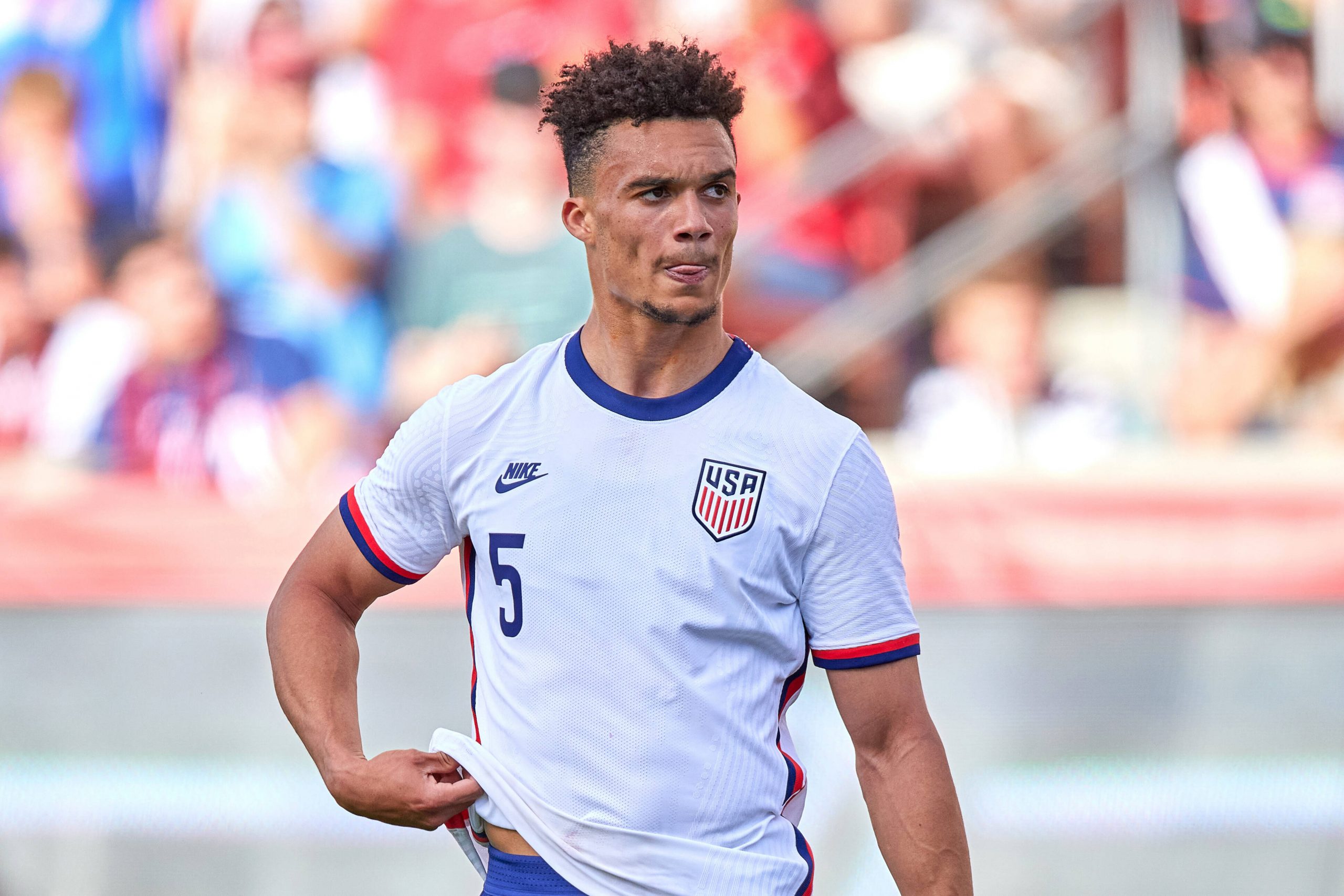 Bordeaux target American defender Antonee Robinson - Get French Football  News