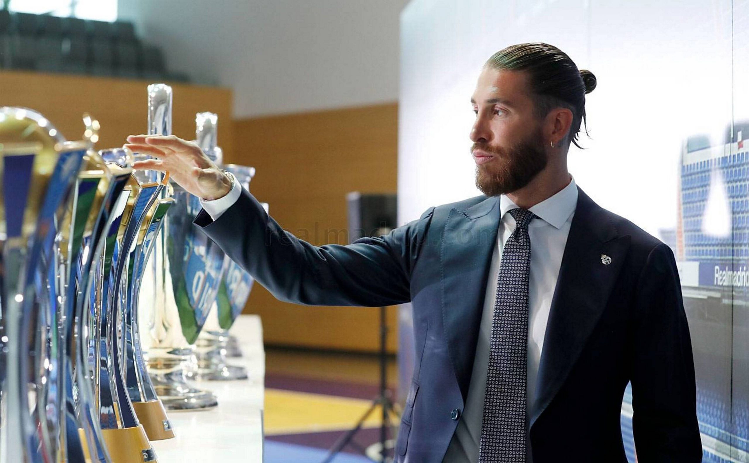 psg-won-t-engage-with-sergio-ramos-unless-he-lowers-salary-demands-get-french-football-news