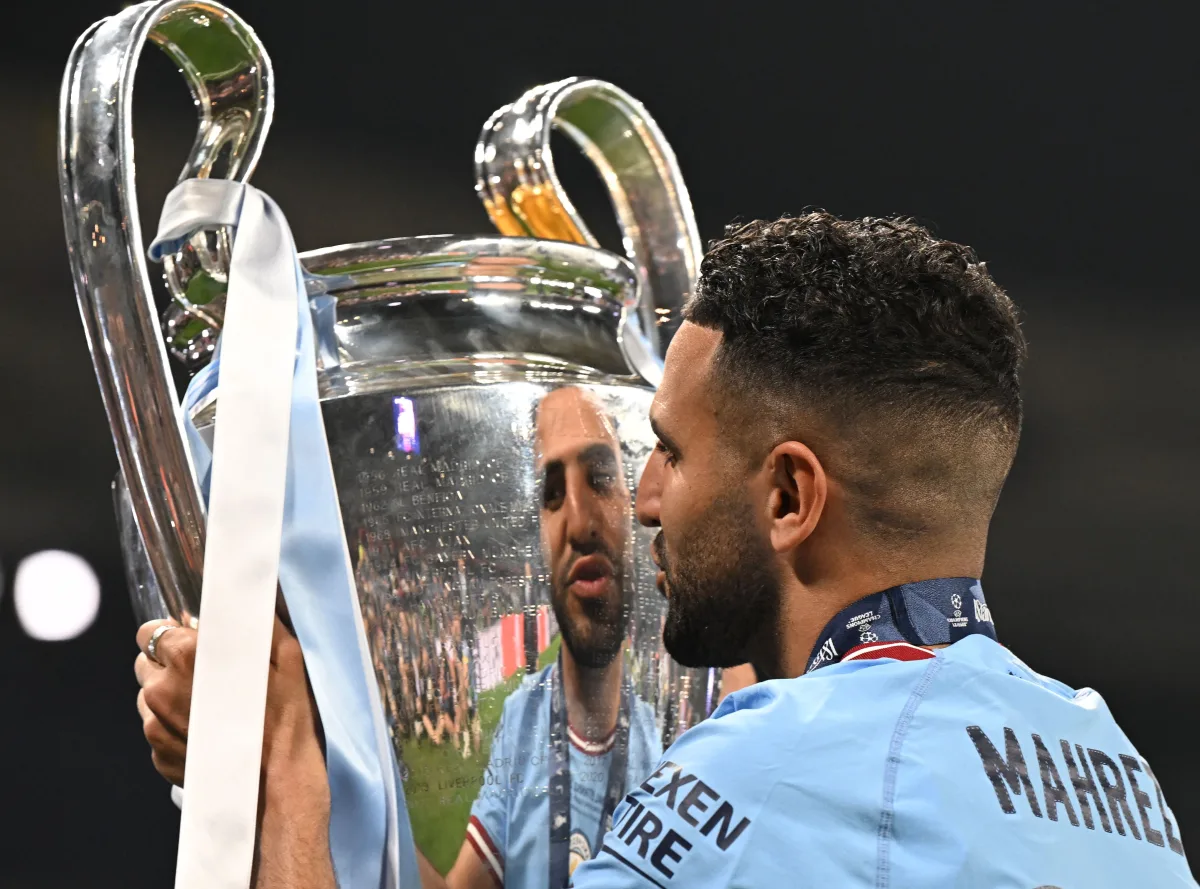 ISTANBUL - Riyad Mahrez of Manchester City FC with the UEFA