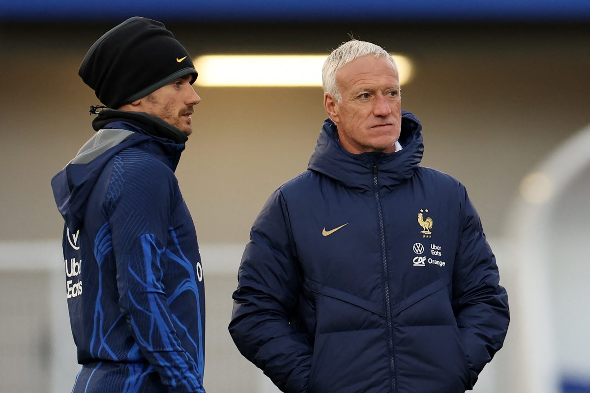 Le Français Didier Deschamps coincé avec une défense à 4