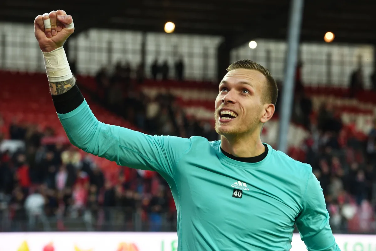 PROFILE | Brest's Marco Bizot starting to live up to 'superstar'  expectations - Get French Football News