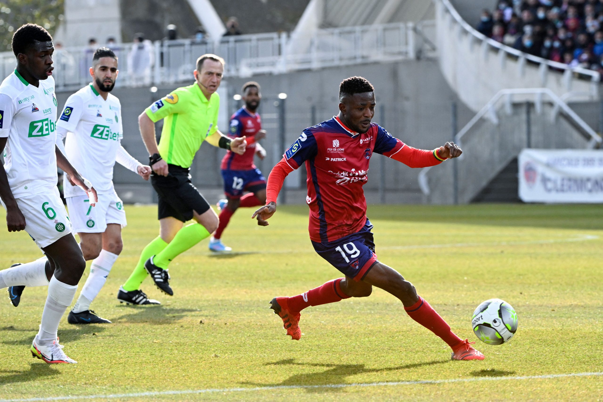 Opmerkelijk ondernemer verkoudheid Official | Salis Abdul Samed (22) joins RC Lens from Clermont, signing on a  5-year deal - Get French Football News