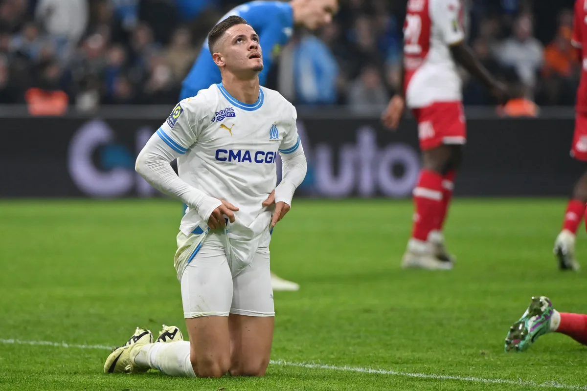 Nine man monaco draw in battle at marseille