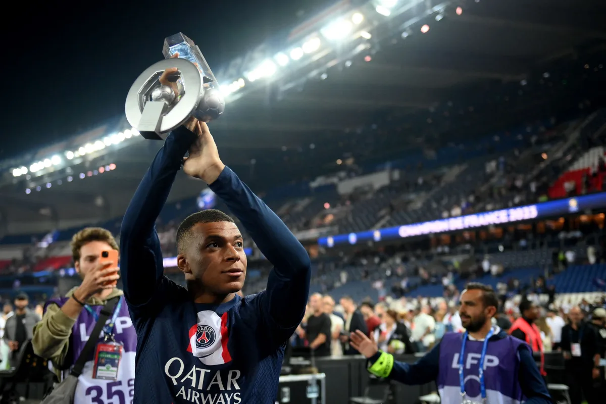 Barcelona to discuss Kylian Mbappé transfer with PSG today amidst interest from three Premier League sides