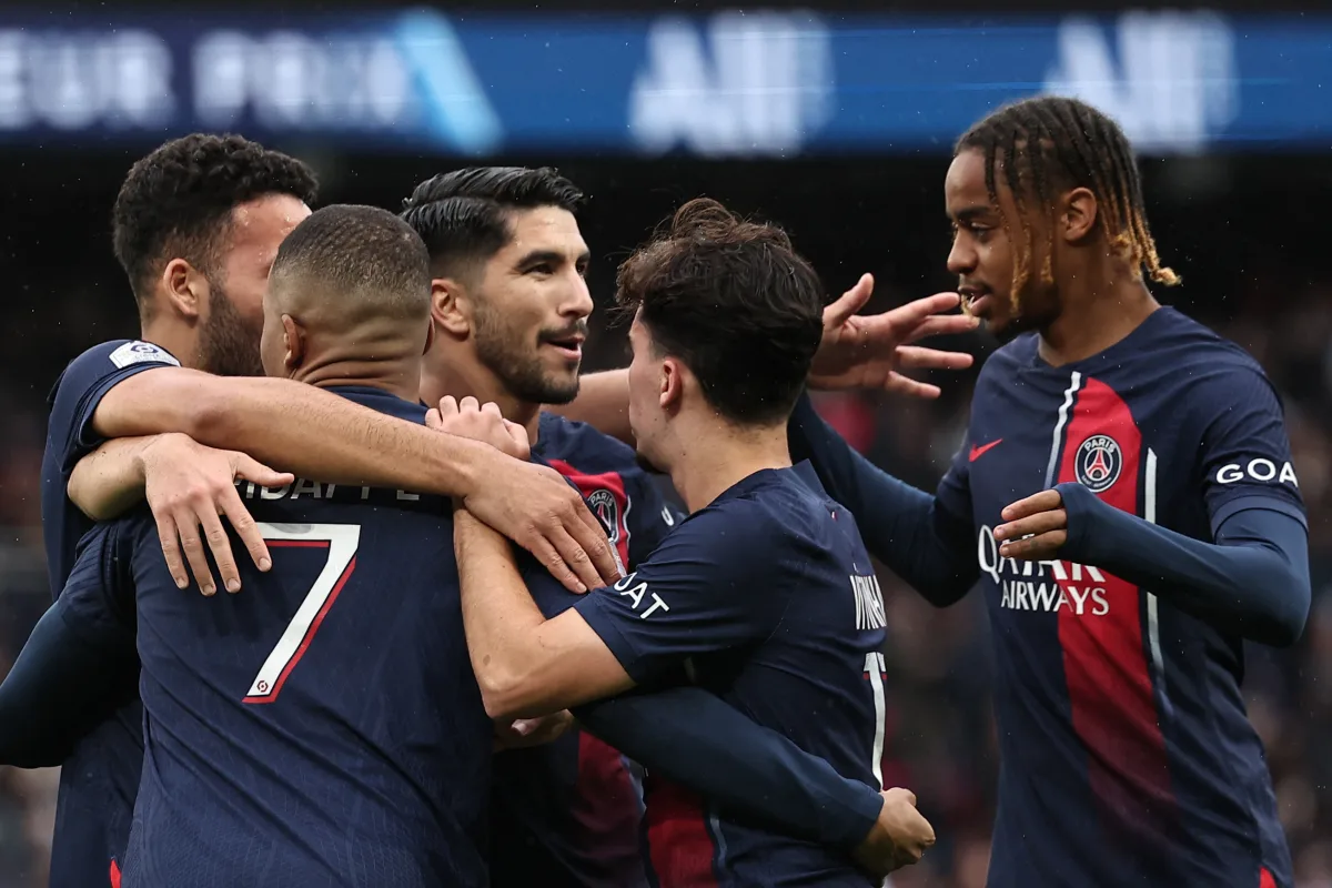 PSG go top with 3-0 win over Montpellier