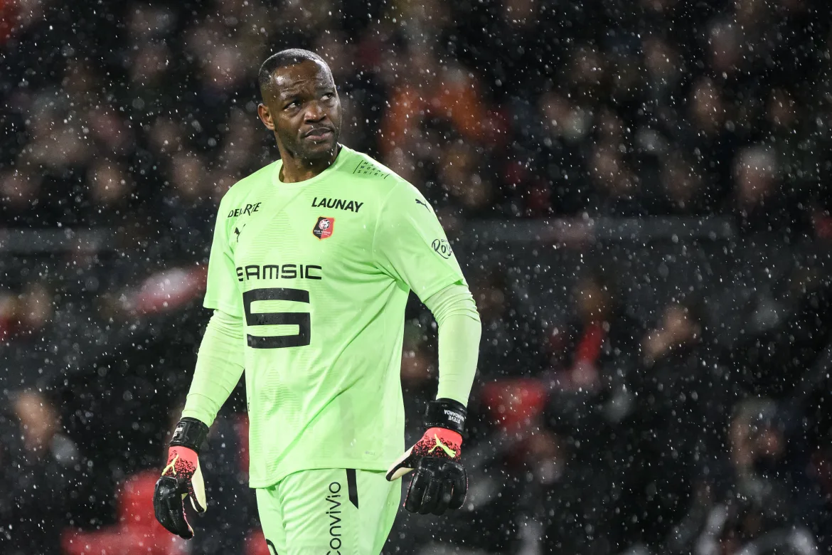 FC Lorient are targeting veteran goalkeeper Steve Mandanda, according to reports