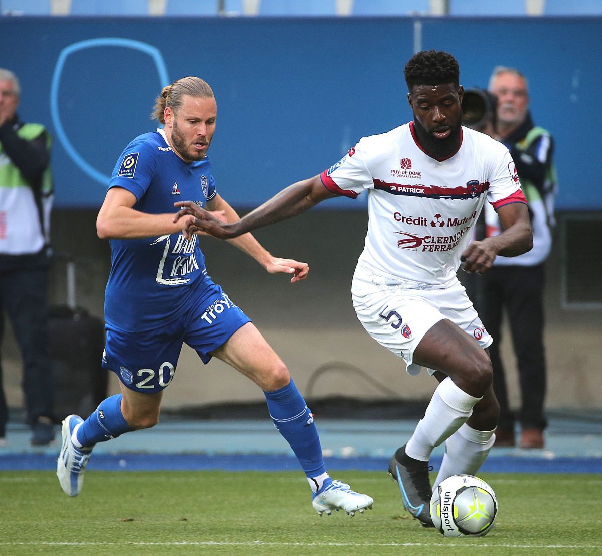 confusion Industrialize Green beans Bournemouth in talks with Clermont Foot's Jean-Claude Billong – Get French  Football News