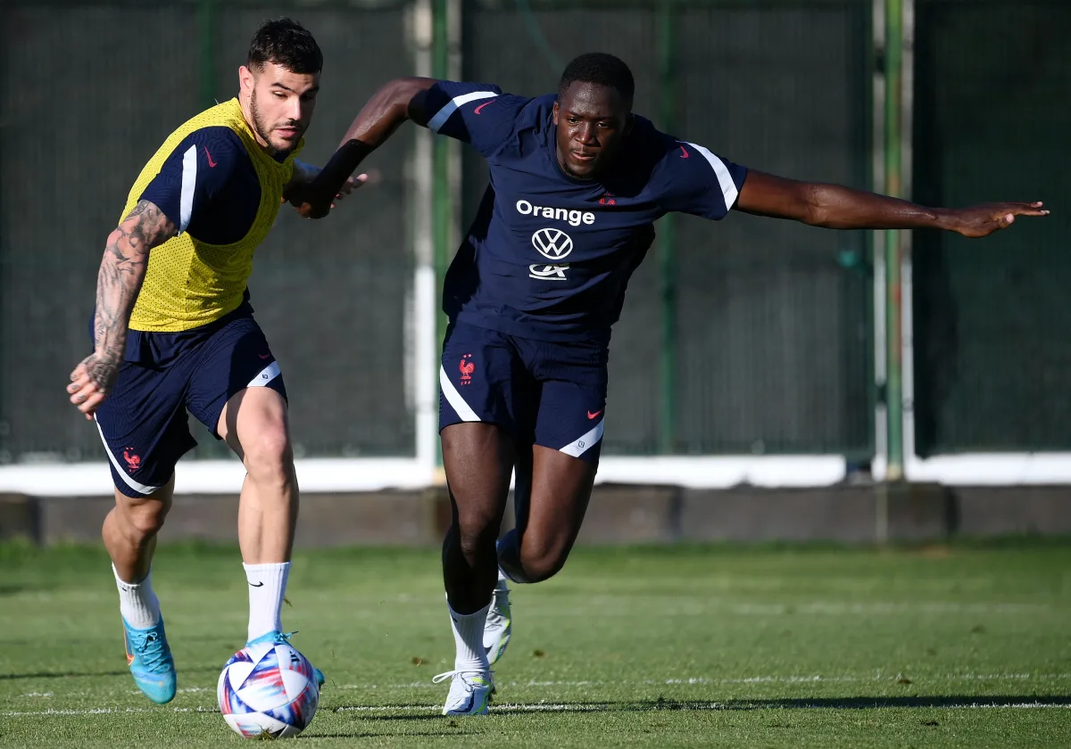 Lucas Hernandez en Ibrahima Konade zullen als centrale verdedigers voor Frankrijk tegen Nederland starten.