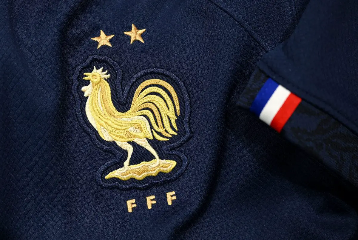 法国里昂足球队官方公布了2021到2022赛季的主客场球衣