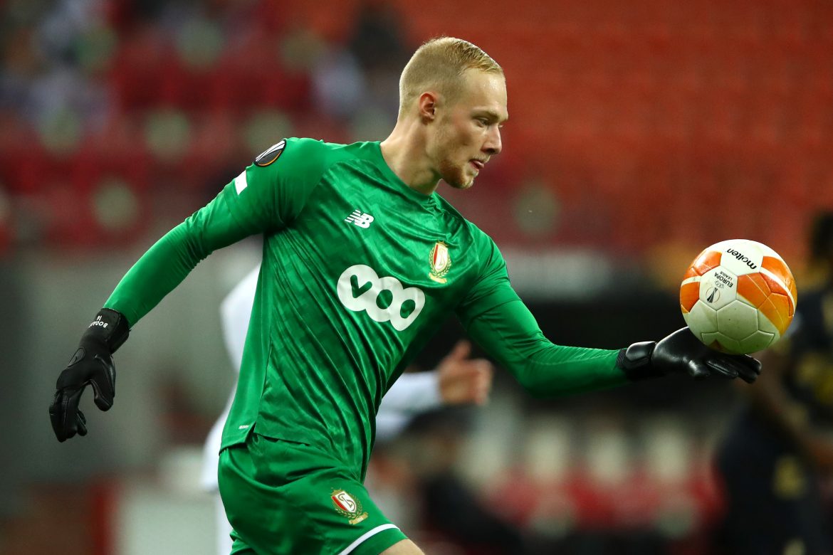 FC Metz are in talks to sign experienced goalkeeper Maxime Dupé (32) from OGC Nice, according to L'Equipe